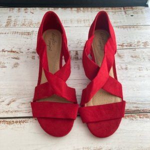 New red dexflex comfort wedge heels size 10